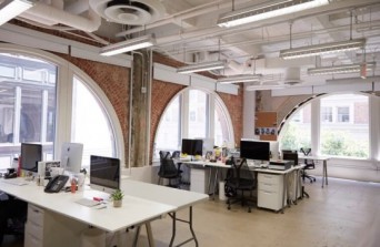 Bạn có muốn khách hàng luôn ấn tượng với thiết kế nội thất văn phòng của công ty bạn không?!